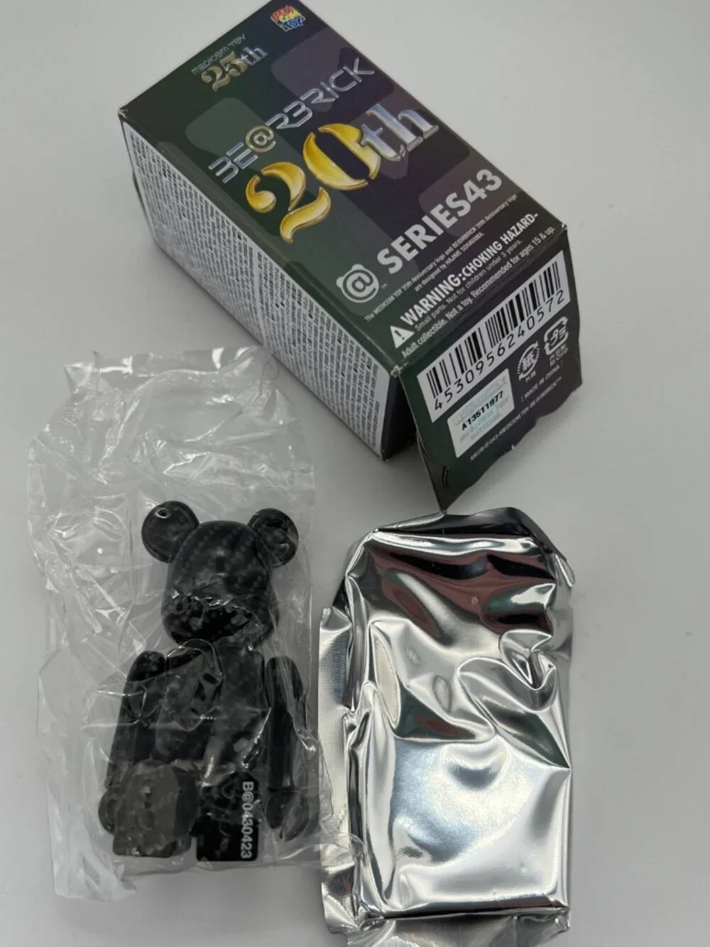Bearbrick Series 43 Carbon Fiber Pattern Medicom Be@rbrick 100%